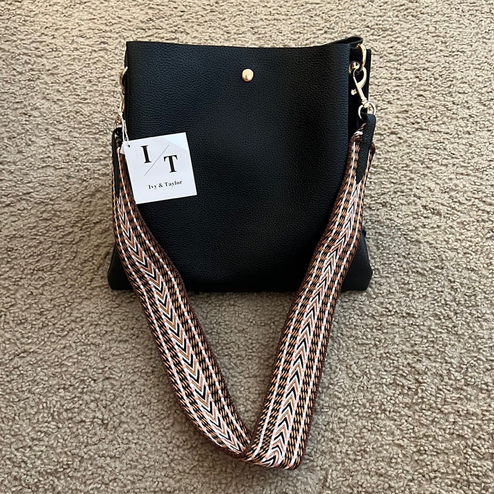 Ivy & Taylor Hazel Black Purse